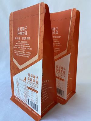 창을 가진 생분해성 편평한 바닥은 주머니 삼각천을 위로 서 있습니다